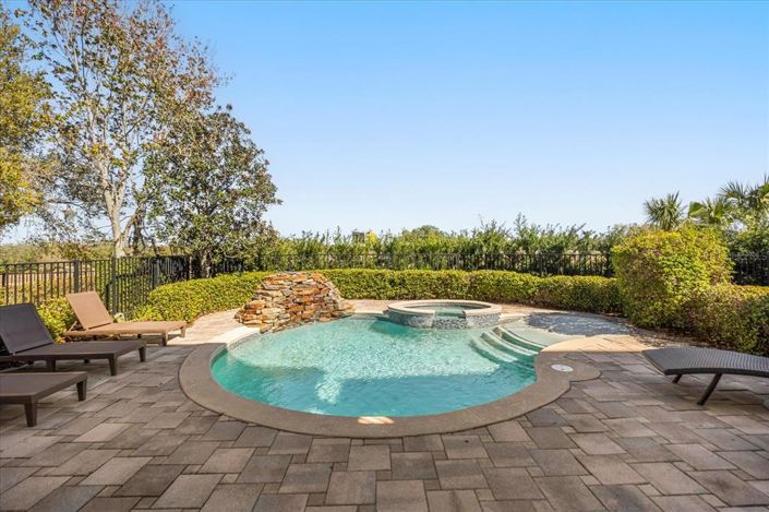 Image No.38-5 Bed Property for sale