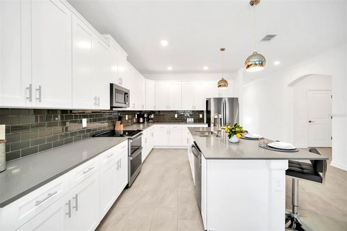 Image No.3-6 Bed Property for sale