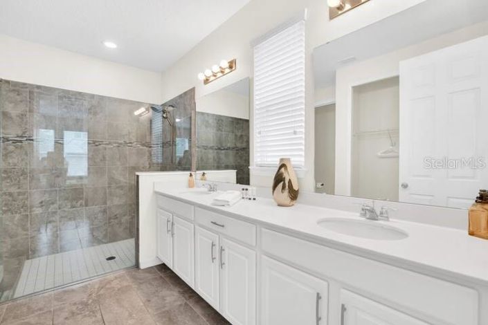 Image No.6-6 Bed Property for sale