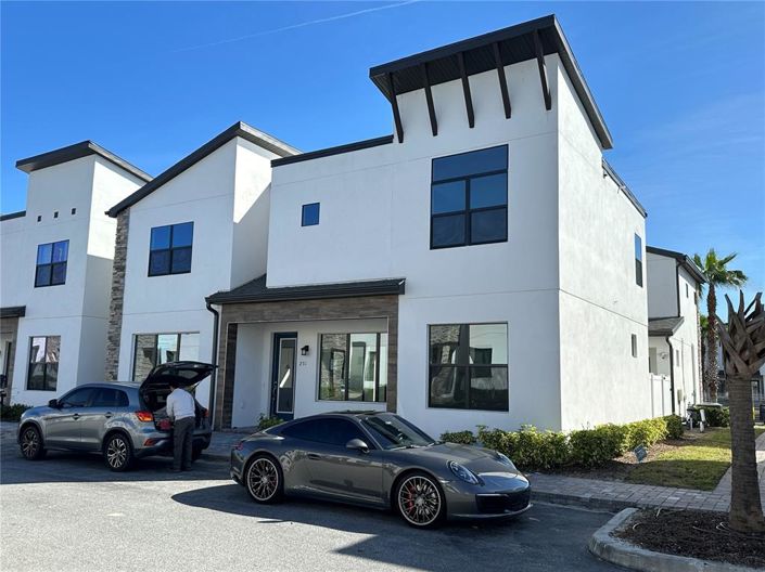 Image No.1-4 Bed Property for sale