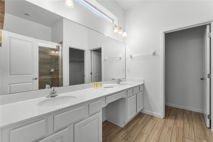 Image No.18-12 Bed Property for sale