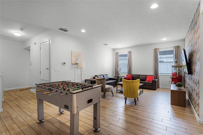 Image No.40-12 Bed Property for sale