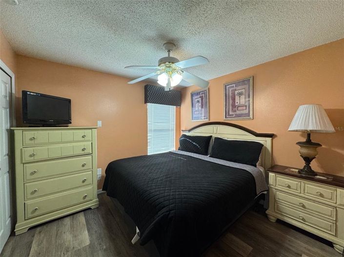 Image No.12-8 Bed Property for sale