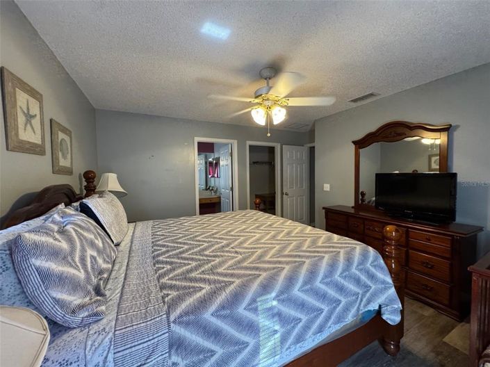 Image No.15-8 Bed Property for sale