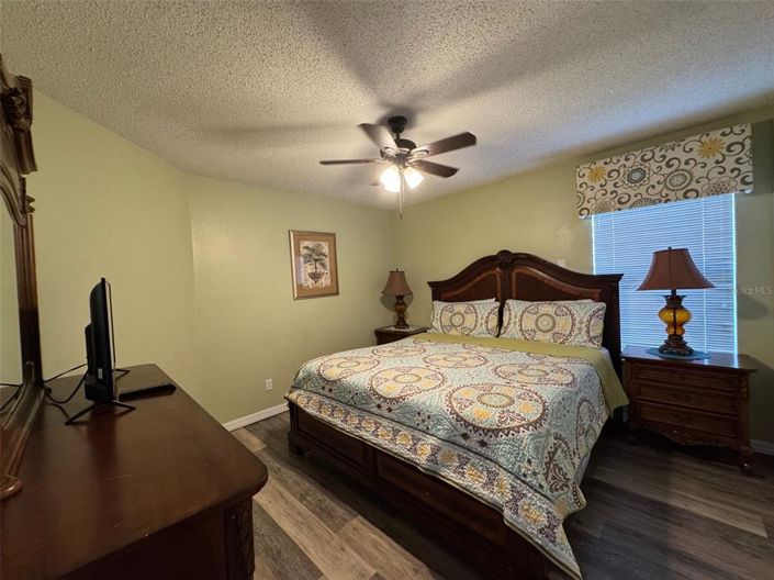 Image No.18-8 Bed Property for sale