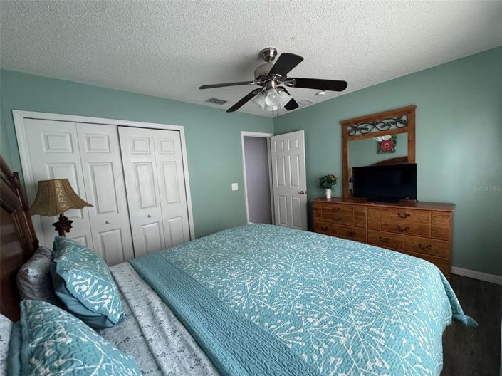 Image No.20-8 Bed Property for sale