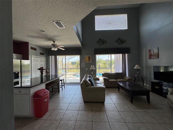 Image No.3-8 Bed Property for sale