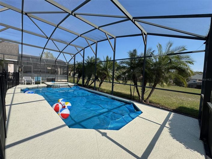 Image No.6-8 Bed Property for sale