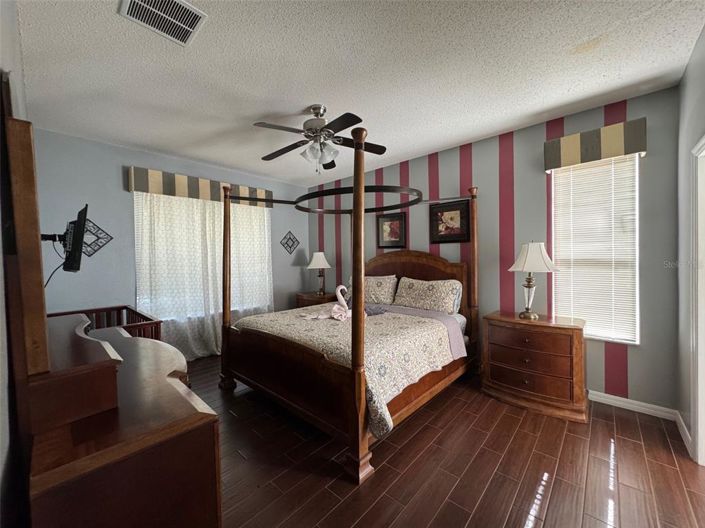 Image No.9-8 Bed Property for sale