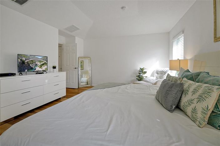 Image No.35-4 Bed Property for sale