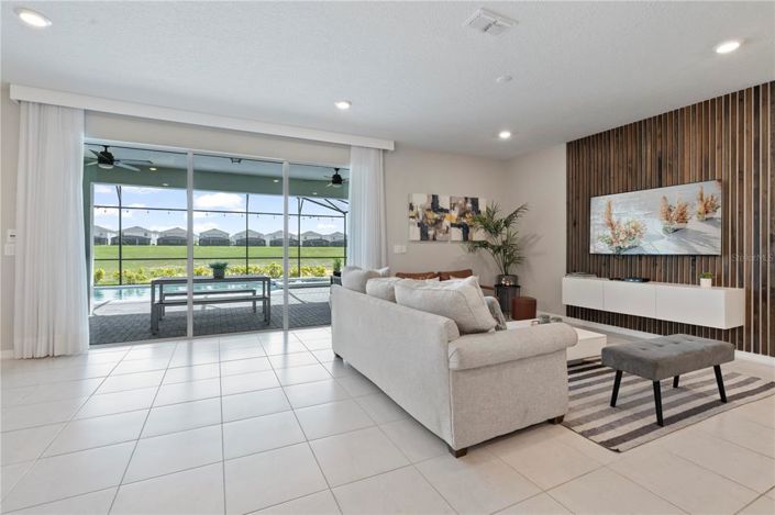 Image No.17-10 Bed Property for sale