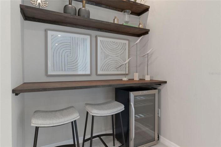 Image No.19-10 Bed Property for sale