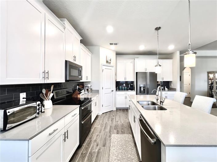 Image No.19-4 Bed Property for sale