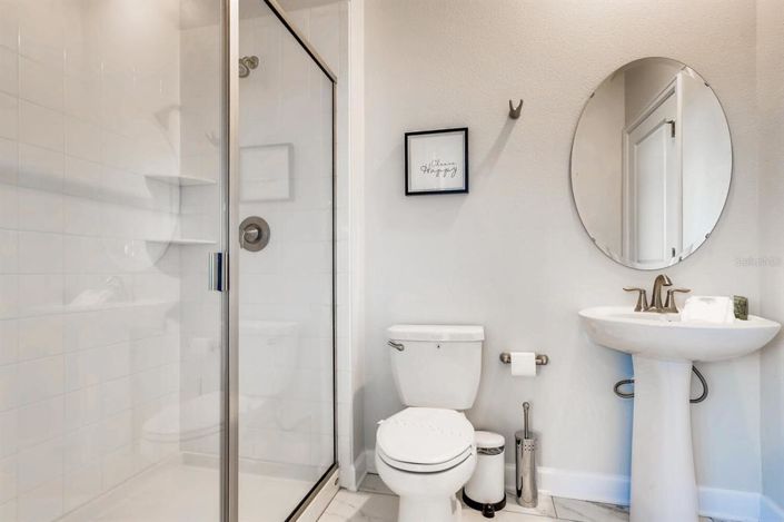 Image No.16-6 Bed Property for sale