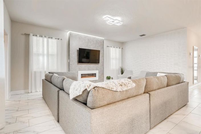 Image No.5-6 Bed Property for sale