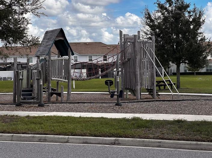 Image No.24-4 Bed Townhouse for sale