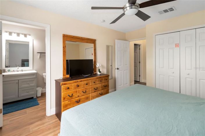 Image No.14-3 Bed Townhouse for sale