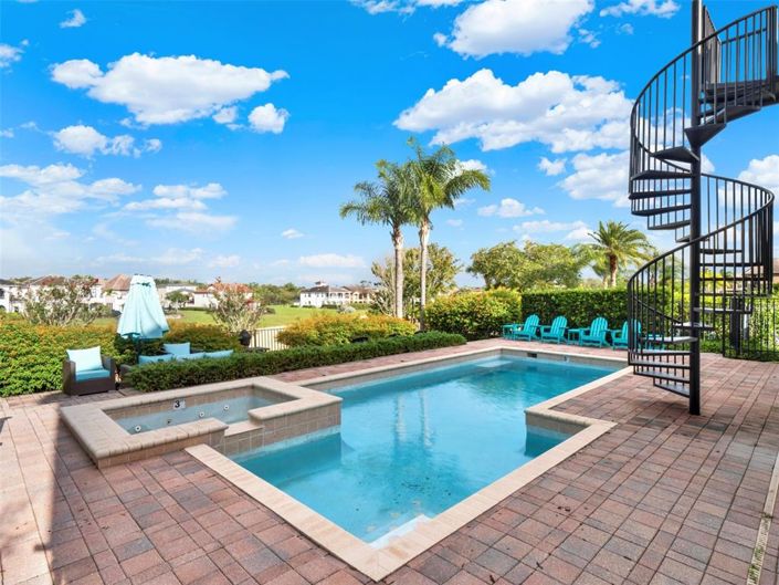 Image No.10-6 Bed Property for sale