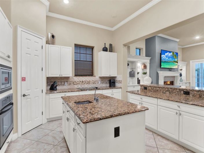 Image No.17-6 Bed Property for sale