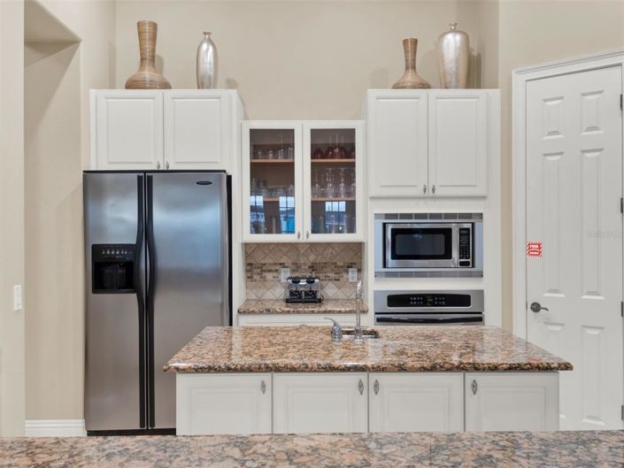 Image No.19-6 Bed Property for sale