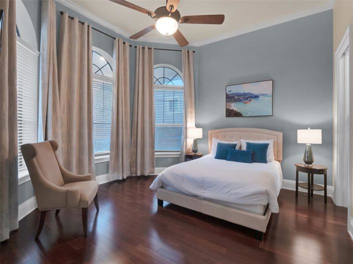 Image No.30-6 Bed Property for sale