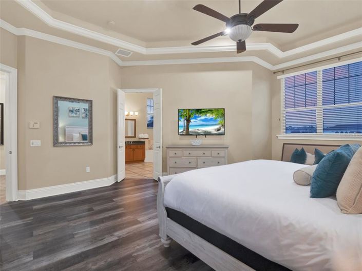 Image No.32-6 Bed Property for sale