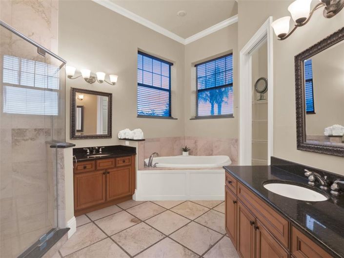 Image No.33-6 Bed Property for sale