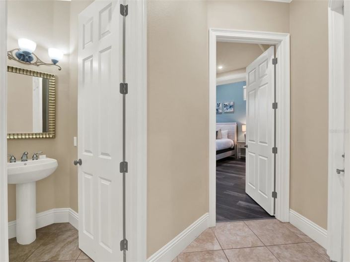 Image No.36-6 Bed Property for sale