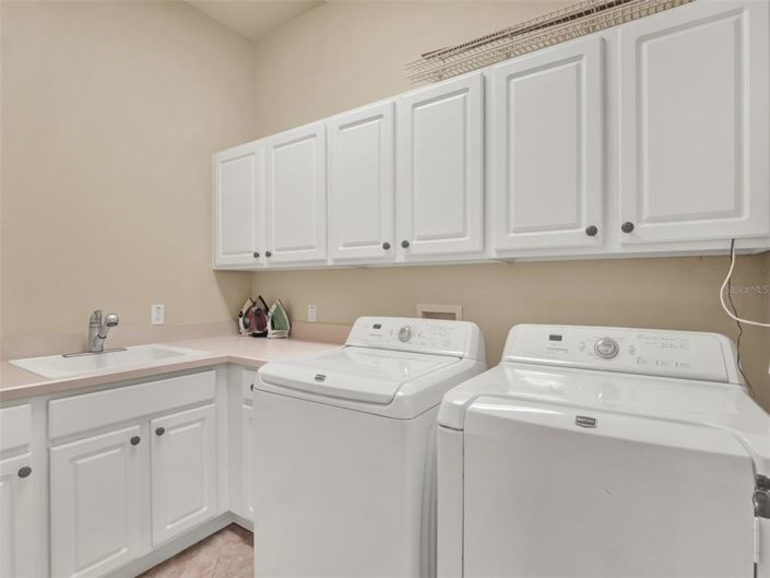 Image No.37-6 Bed Property for sale