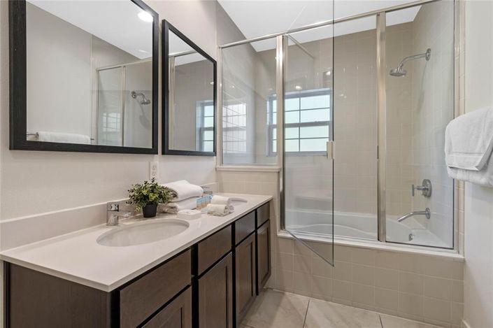 Image No.28-2 Bed Townhouse for sale