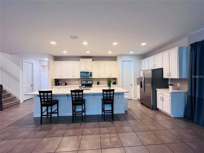 Image No.3-9 Bed Property for sale