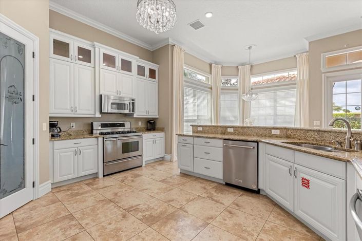 Image No.20-5 Bed Property for sale