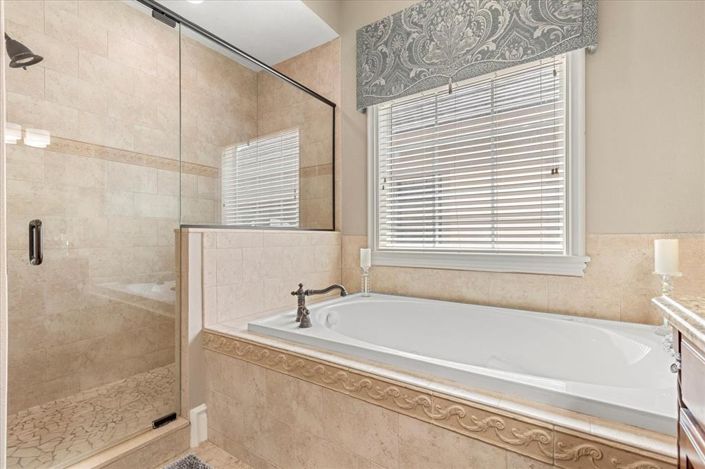 Image No.45-5 Bed Property for sale