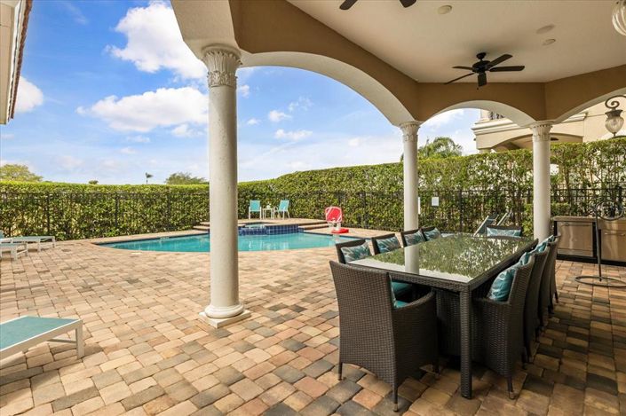 Image No.55-5 Bed Property for sale