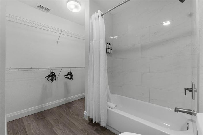 Image No.17-2 Bed Property for sale