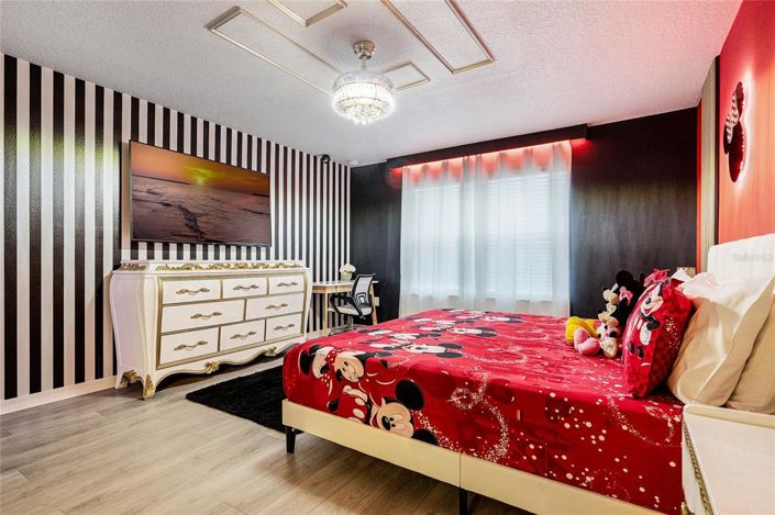 Image No.12-5 Bed Townhouse for sale