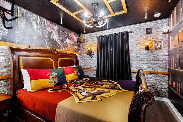 Image No.13-5 Bed Townhouse for sale