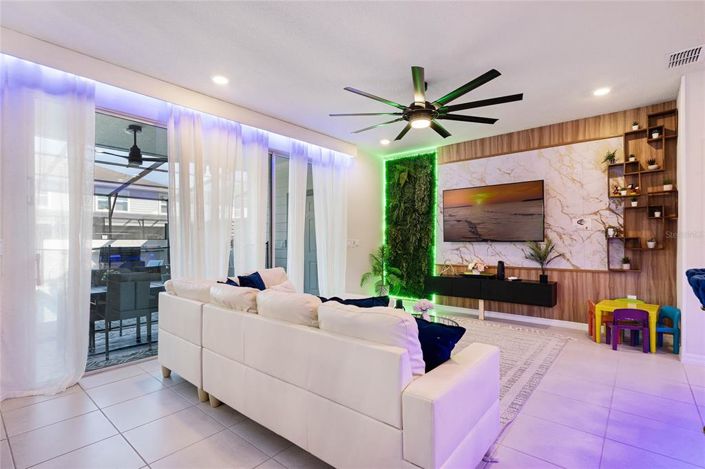 Image No.28-5 Bed Townhouse for sale