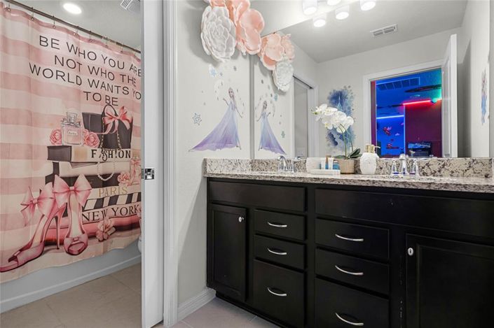 Image No.40-5 Bed Townhouse for sale