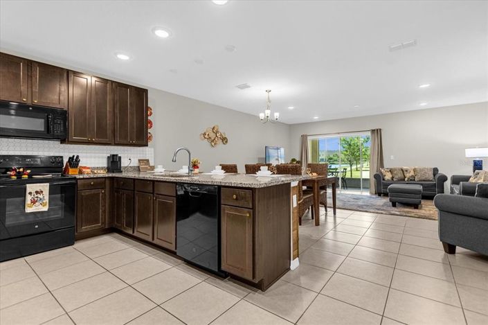 Image No.22-3 Bed Townhouse for sale