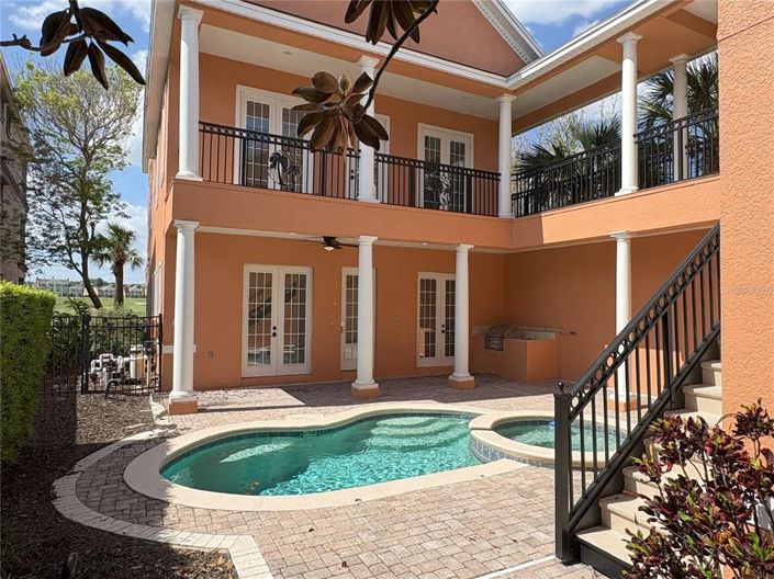 Image No.1-6 Bed Property for sale