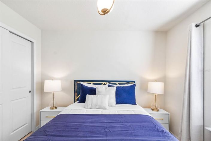 Image No.16-5 Bed Townhouse for sale