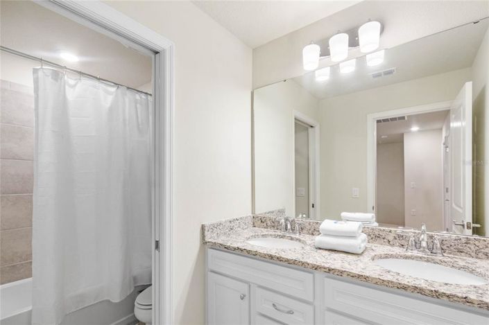 Image No.21-5 Bed Townhouse for sale