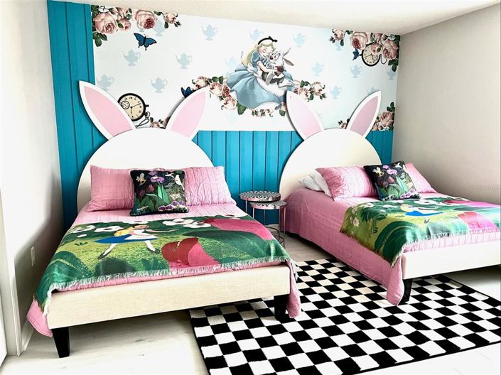 Image No.32-7 Bed Property for sale