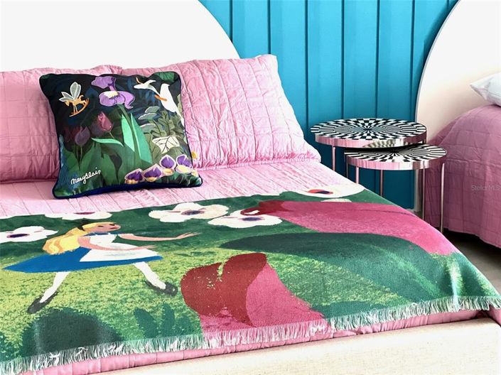 Image No.33-7 Bed Property for sale