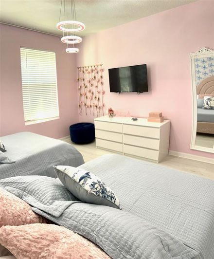 Image No.5-7 Bed Property for sale