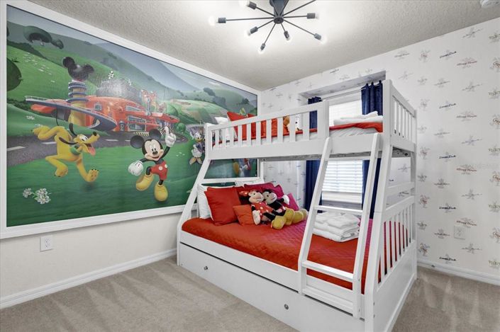 Image No.17-5 Bed Townhouse for sale