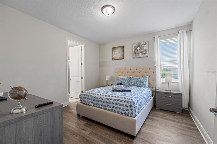 Image No.12-6 Bed Property for sale