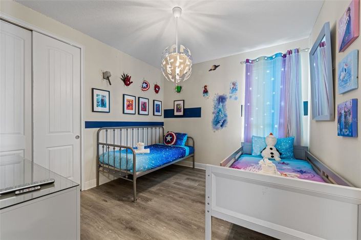 Image No.17-6 Bed Property for sale