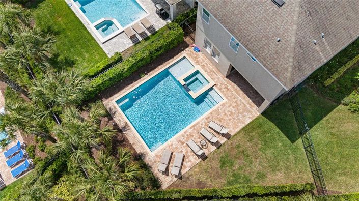 Image No.30-6 Bed Property for sale